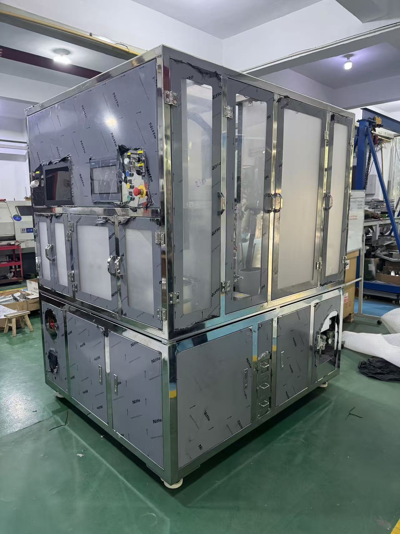 Enclosed automation equipment module in the workshop